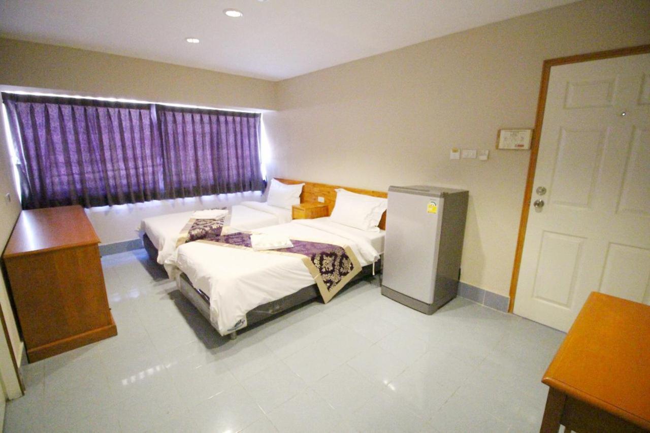 Lee Place Phatthanakan Condo Bangkok Exteriör bild