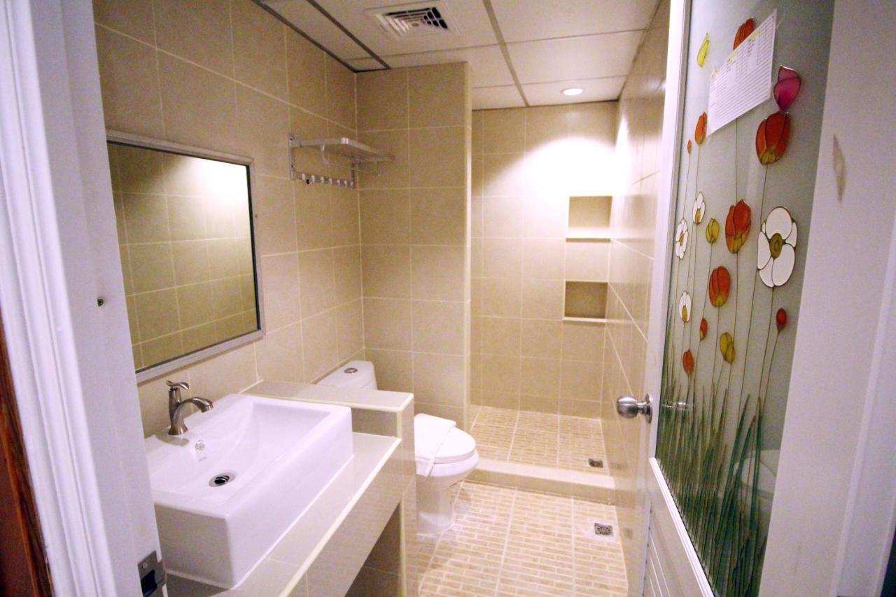 Lee Place Phatthanakan Condo Bangkok Exteriör bild