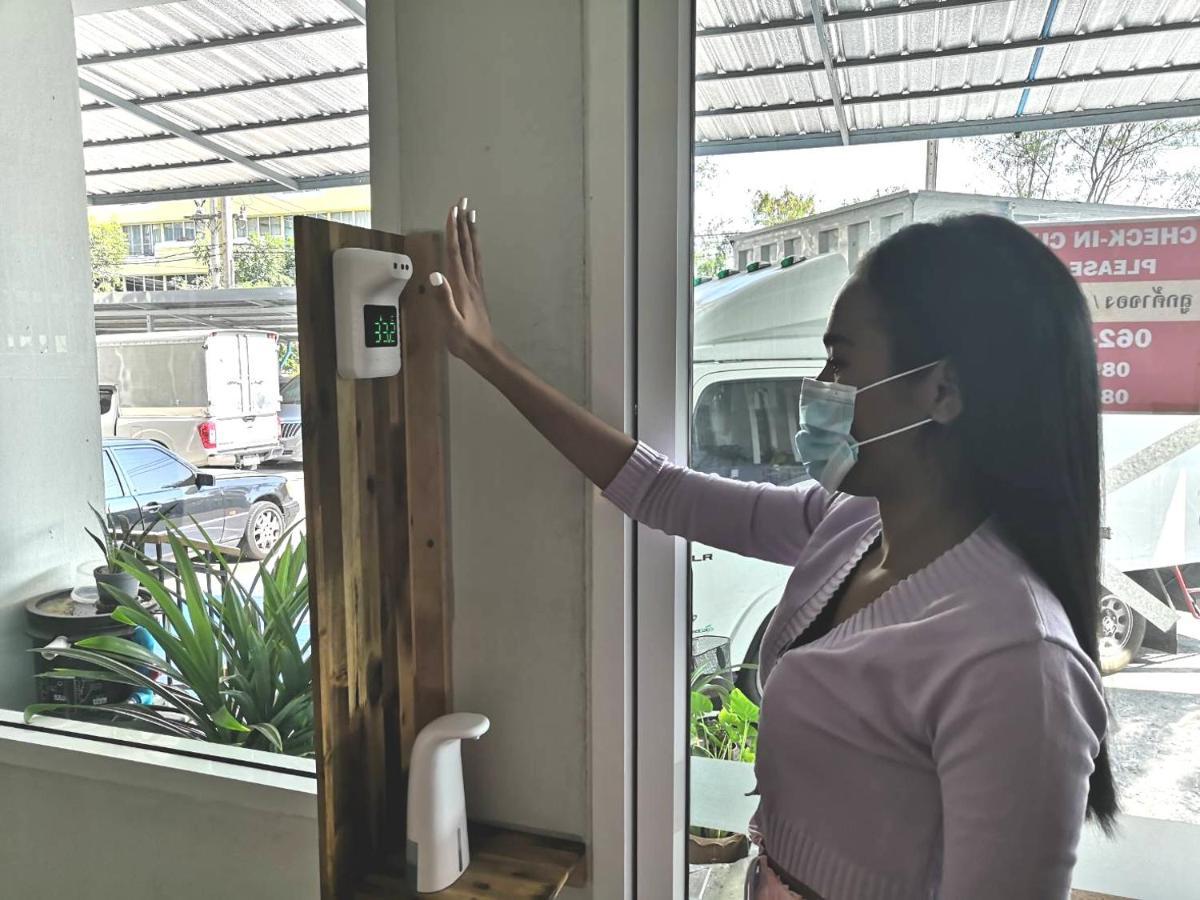 Lee Place Phatthanakan Condo Bangkok Exteriör bild